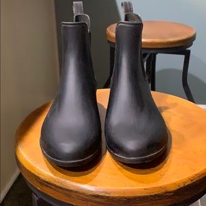 Women’s size 9 rain boots